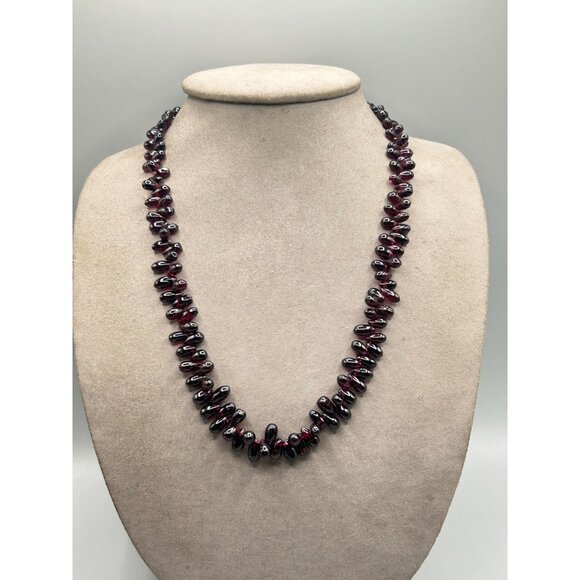 Vintage Deep Red Garnet Beaded Necklace with Gold Tone Clasp Long Necklace - Picture 6 of 6